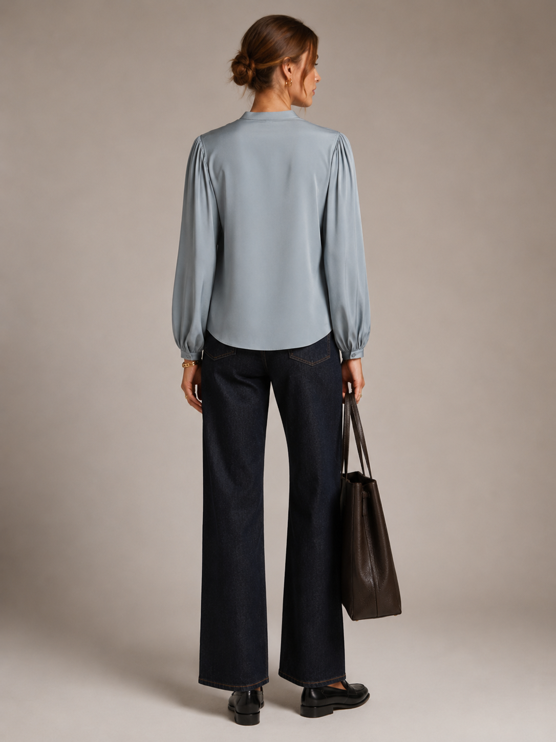 Seidenbluse „LUCIA“ Silbergrau mit dezentem Glanz