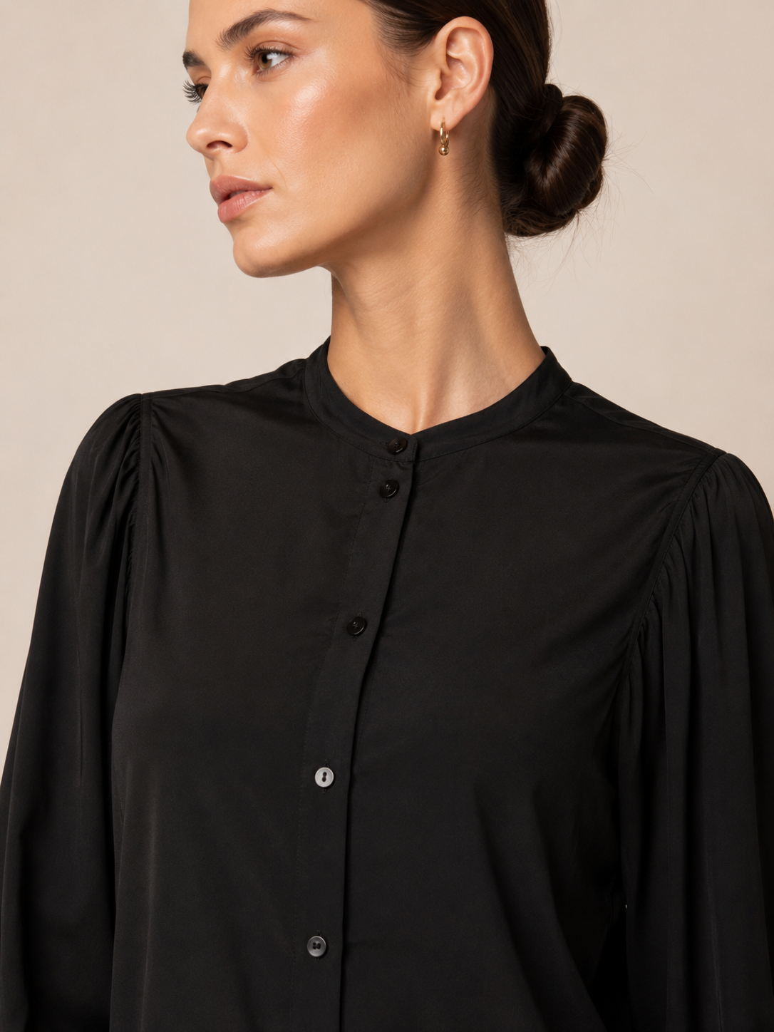 Zeitlose Seidenbluse „LUCIA“ Schwarz