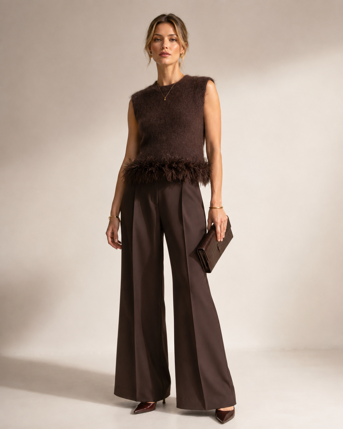 Blossom & Co. Statement-Strick-Top Federbesatz Schokobraun - Editorial-Ansicht