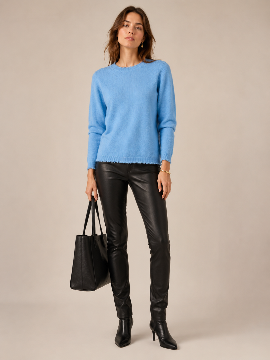 Blossom & Co. Kaschmir Signature Pullover Blau - Editorial-Ansicht