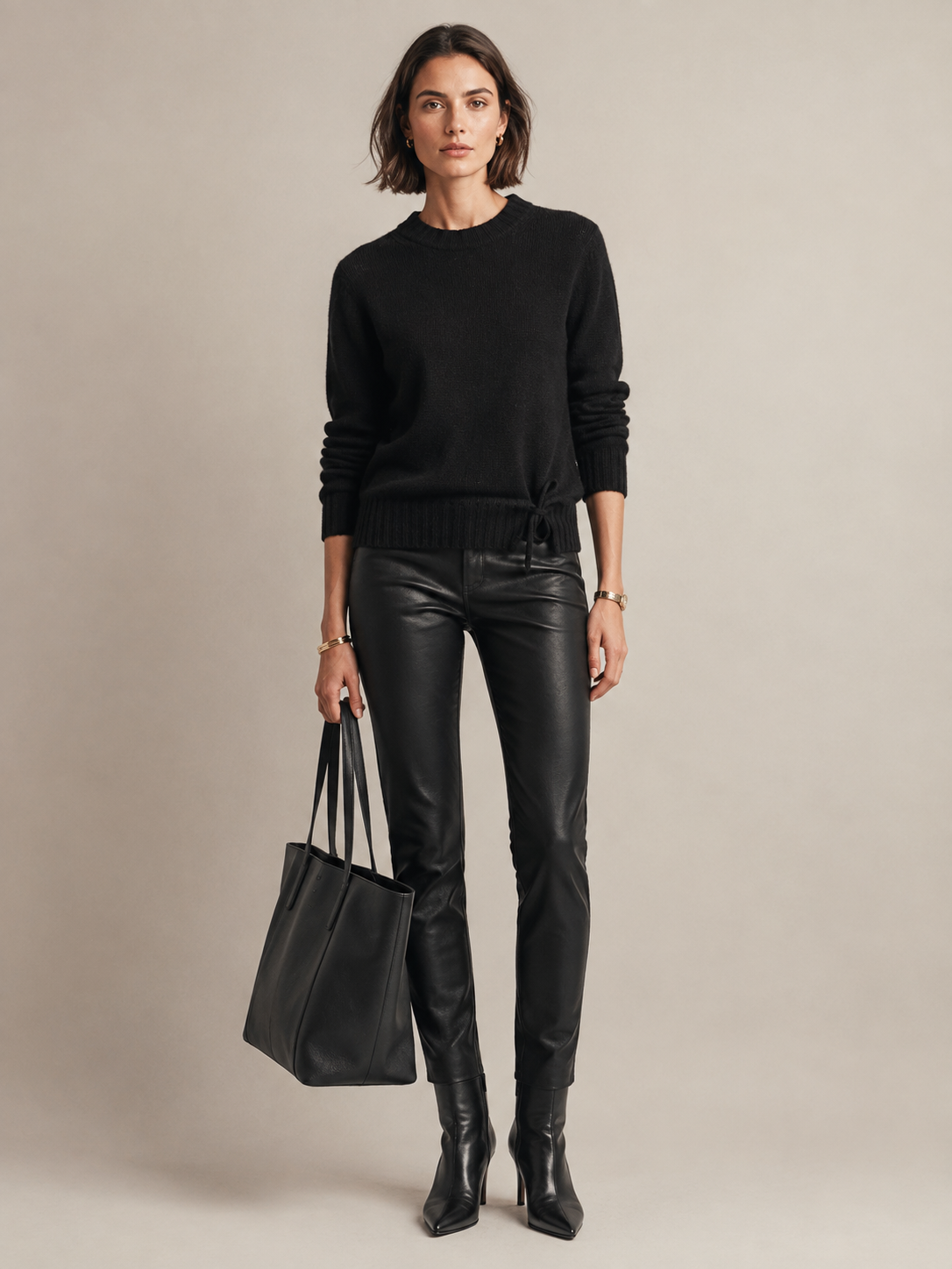 Blossom & Co. Zeitloser Kaschmir-Pullover Schleife Schwarz - Editorial-Ansicht