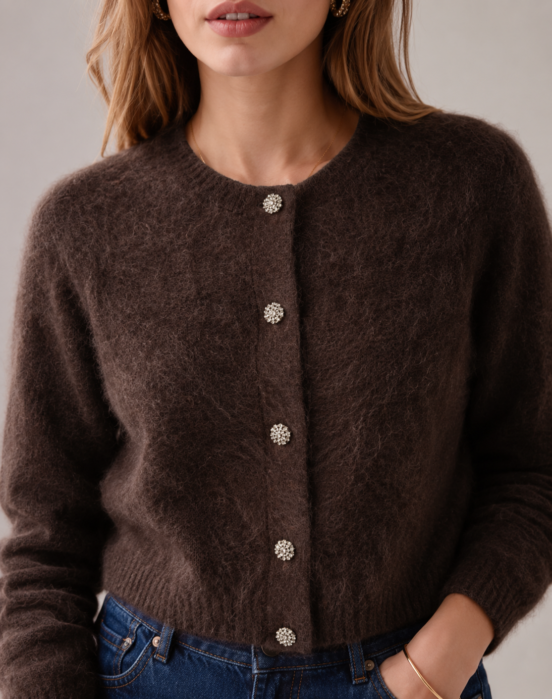 Flauschige Kaschmir-Strickjacke „Schmuckknöpfe“ Schokobraun