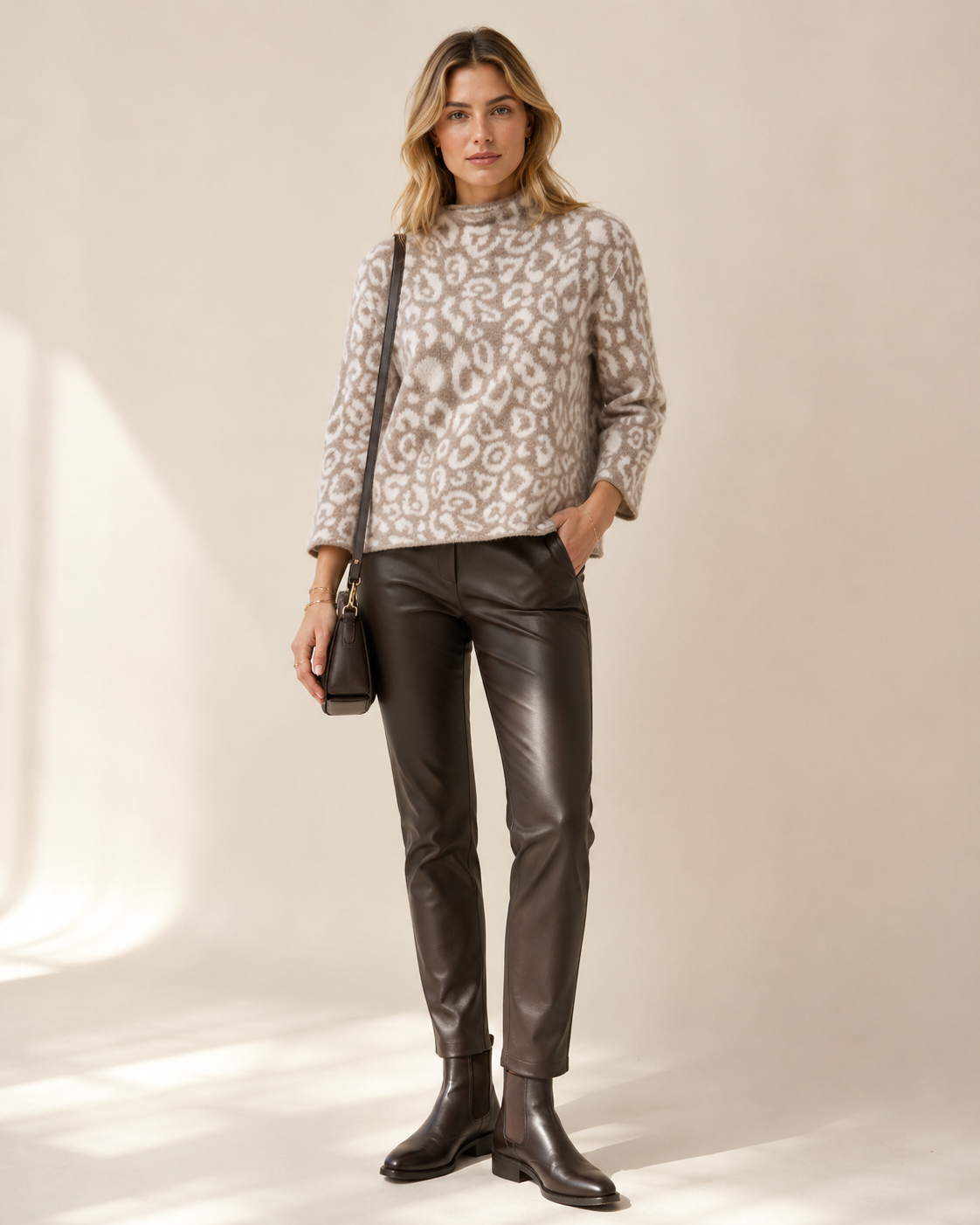 Animal-Print Pullover Taupe-Weiß-Farbgebung