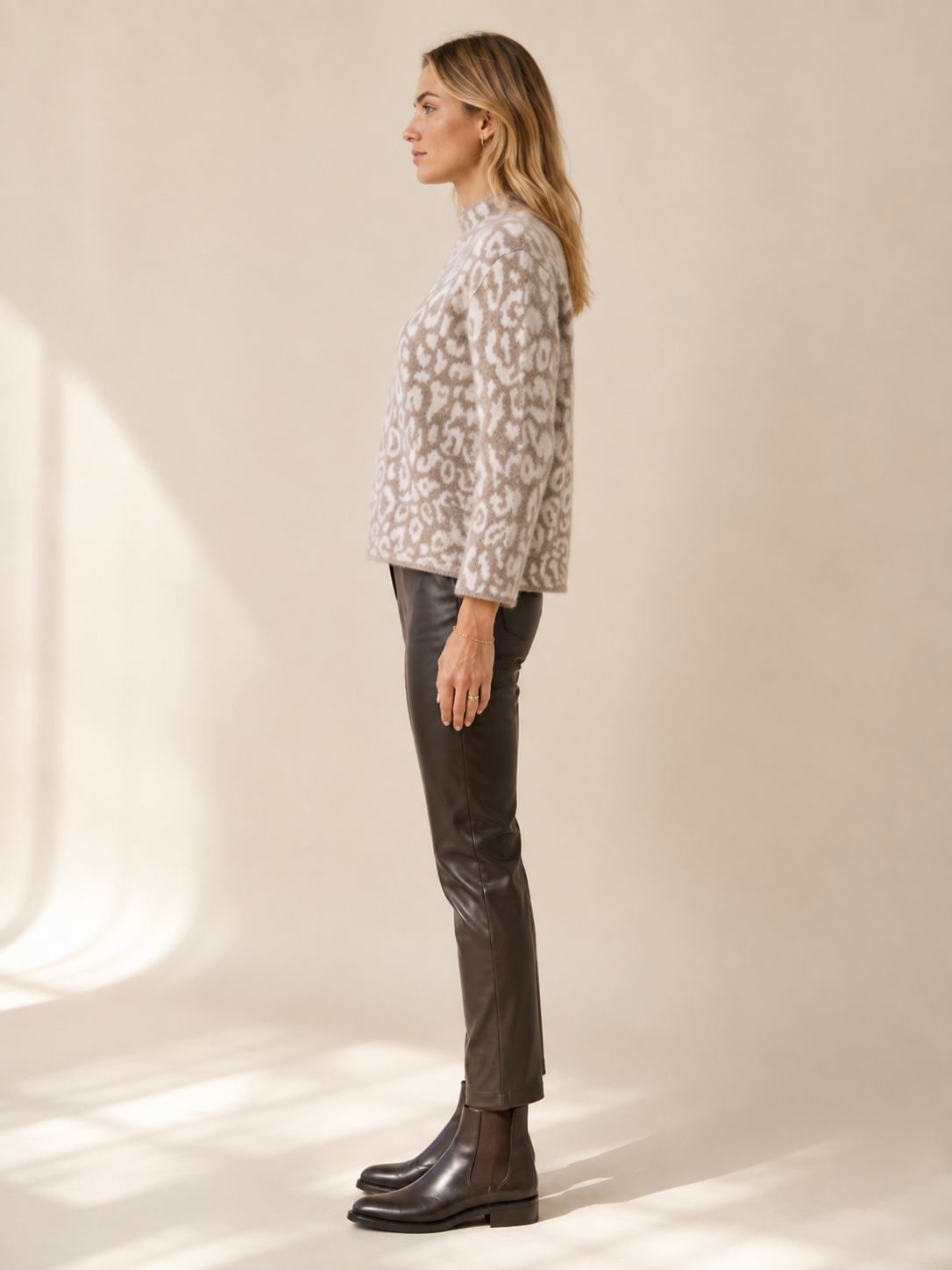 Animal-Print Pullover Taupe-Weiß-Farbgebung