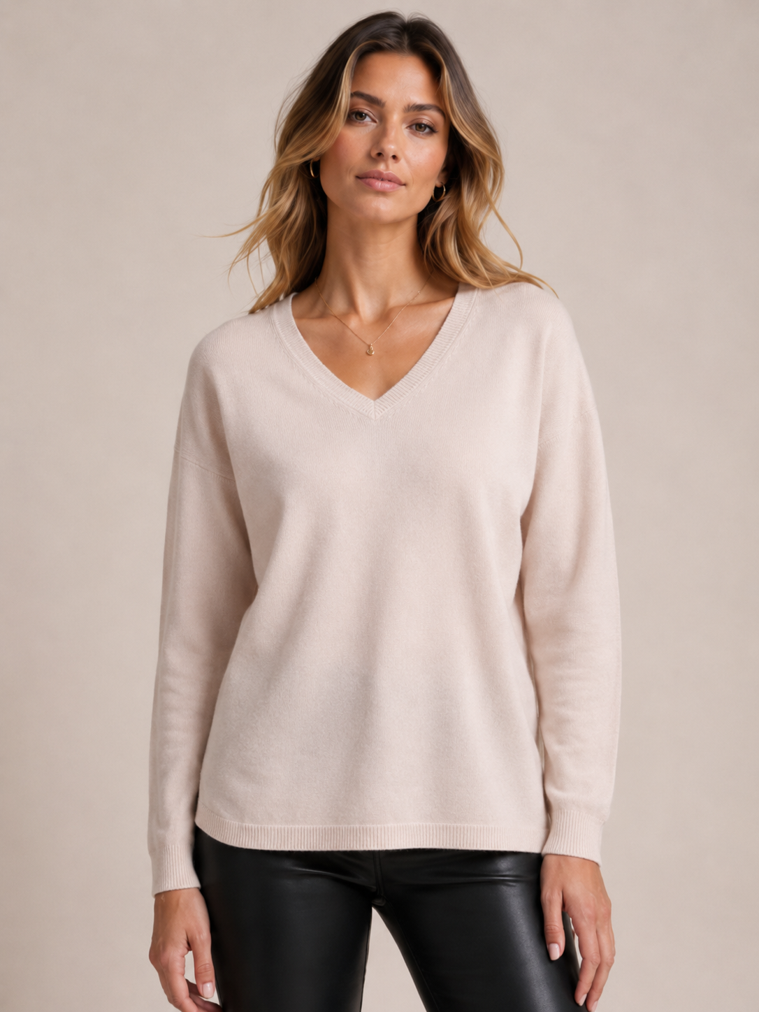 Blossom & Co. Zeitloser Kaschmir-Pullover Creme - Lookbook-Impression