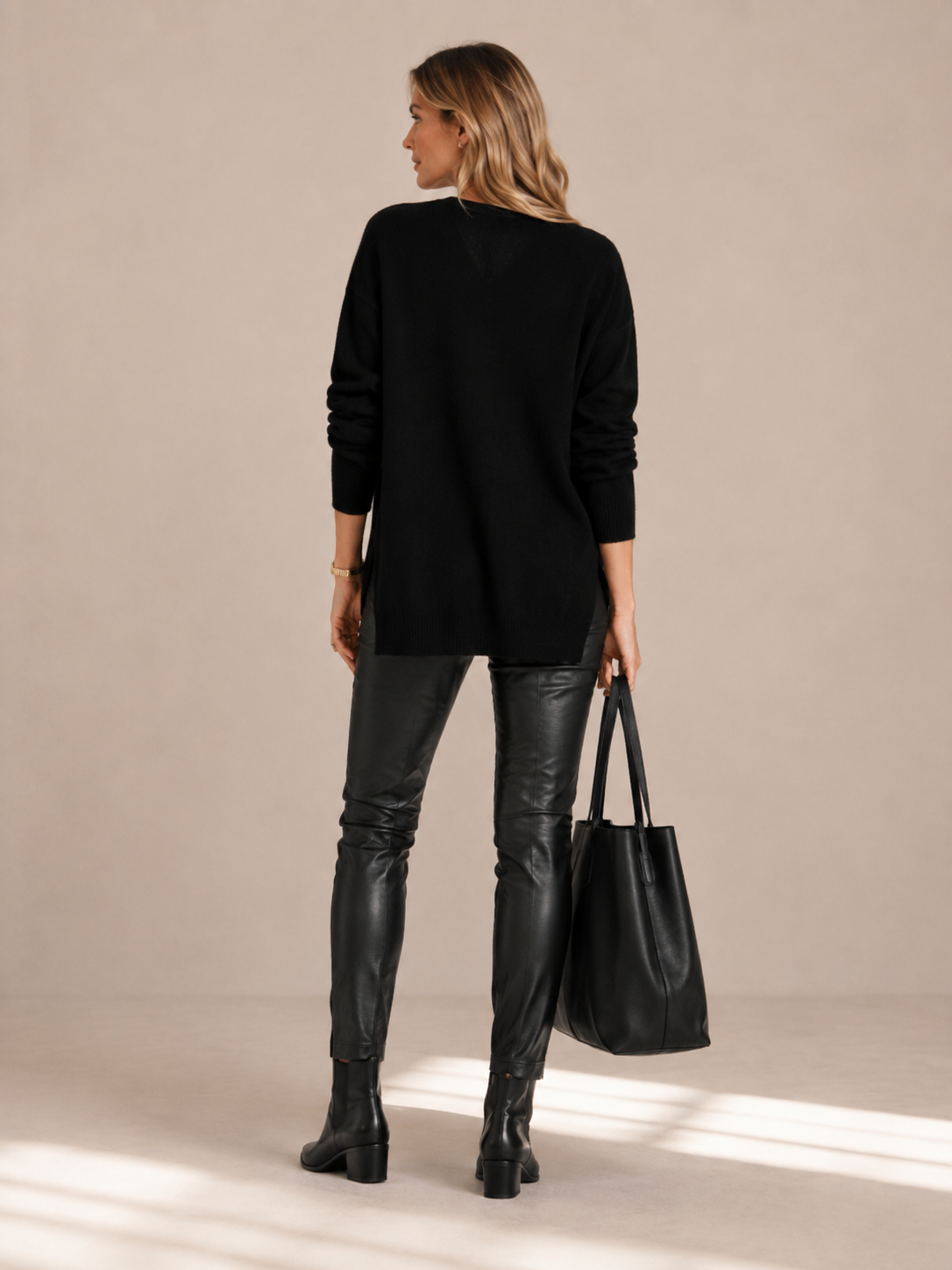 Blossom & Co. Zeitloser Kaschmir-Pullover Schwarz - Textur & Detail