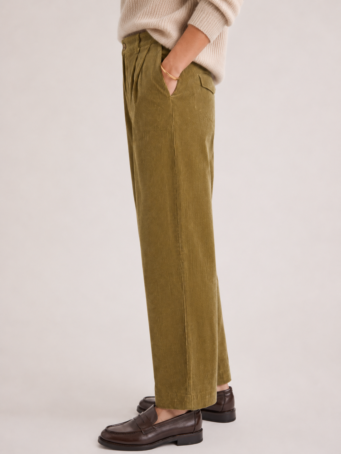Cordhose „Ortensia“ Helles Olivgrün