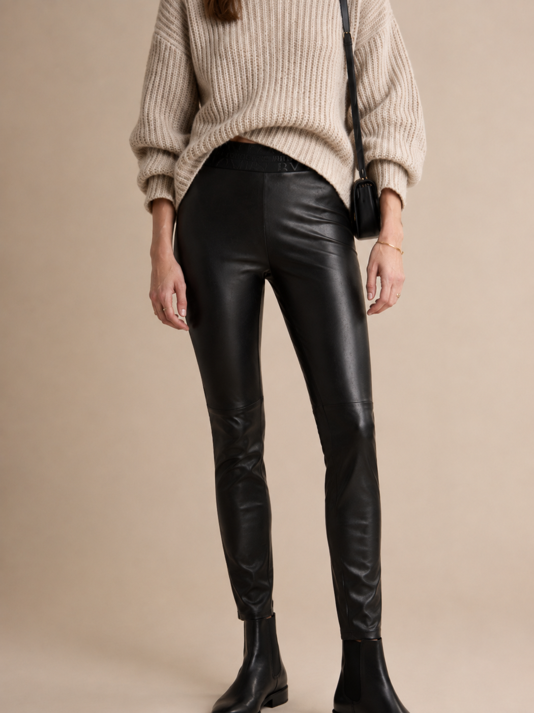 Cambio Urbaner Chic Lederimitat Hose Randa Schwarz - Lookbook-Impression