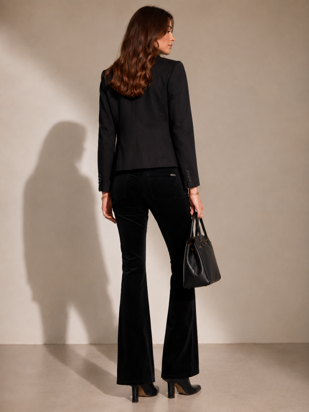 Cambio Retro-Charme Die Samtjeans Paris Flared Schwarz - Textur & Detail