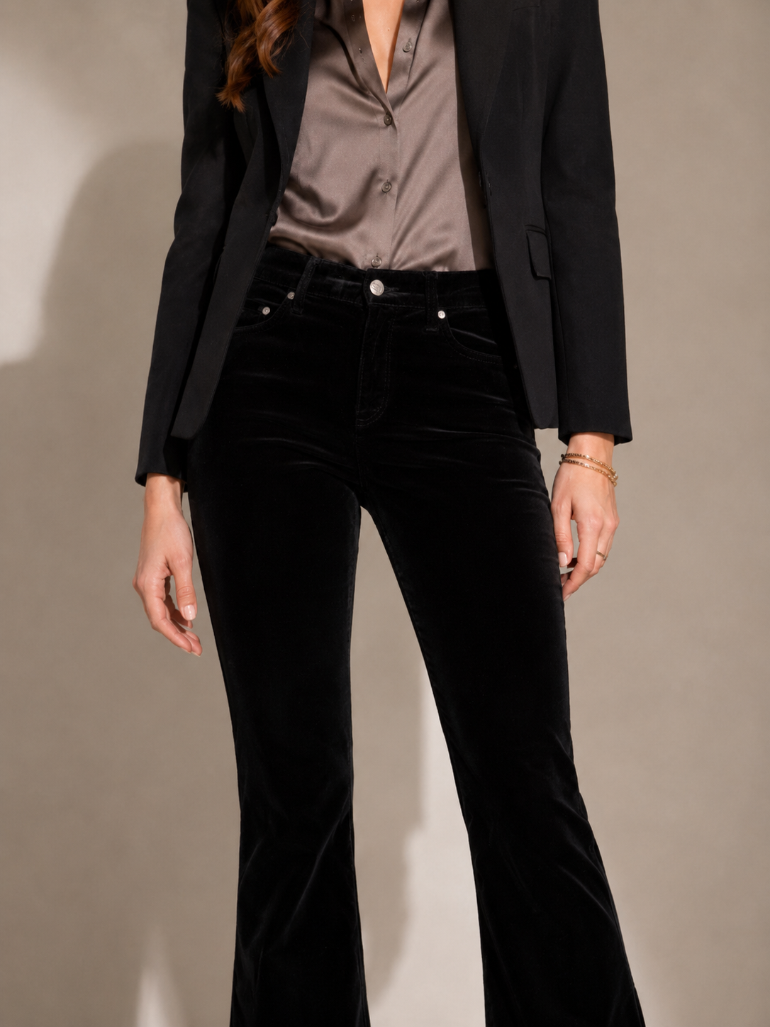 Cambio Retro-Charme Die Samtjeans Paris Flared Schwarz - Lookbook-Impression