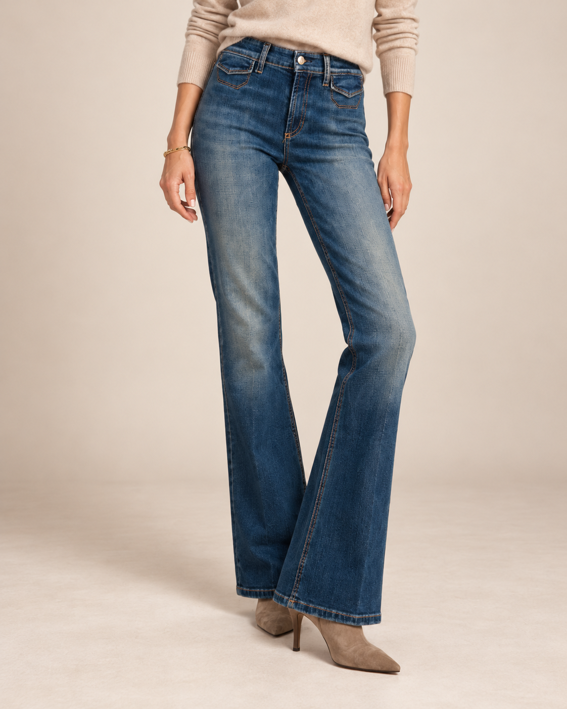 INDIVIDUELLE LÄSSIGKEIT UND CLEVERE DETAILS: DIE JEANS „FABIENNE POCKET“ VON CAMBIO / Zoomansicht