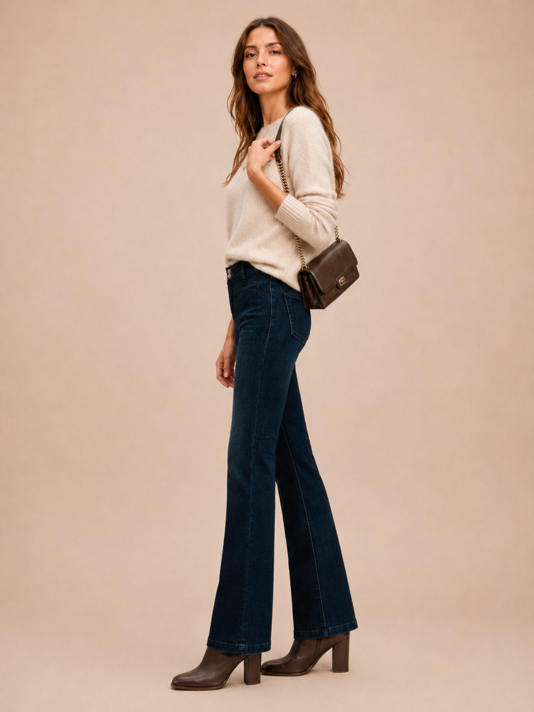 Flared-Jeans „Tessa“ Dunkelblaue Waschung