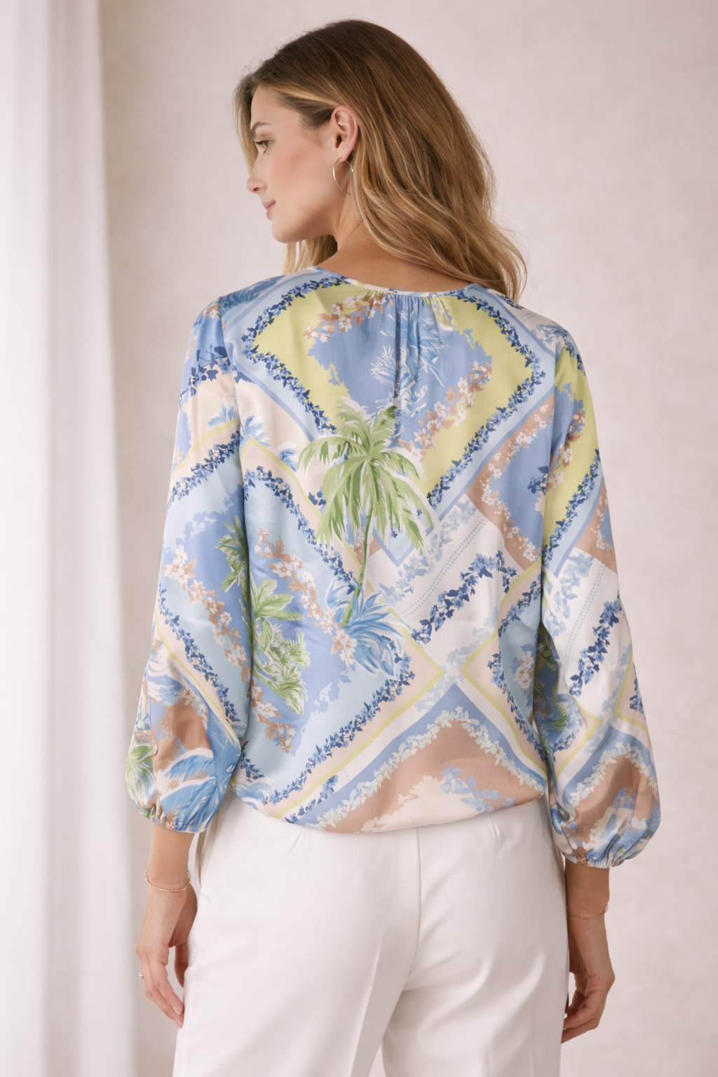 Seidenbluse „Tropische Palmenmotive“ Blau | Grün | Multicolor