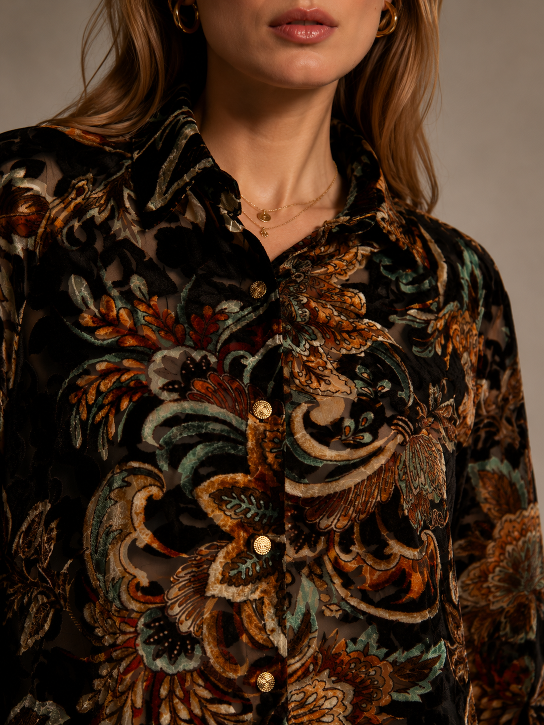 Samtausbrenner-Bluse „Floral“ Schwarz | Multicolor