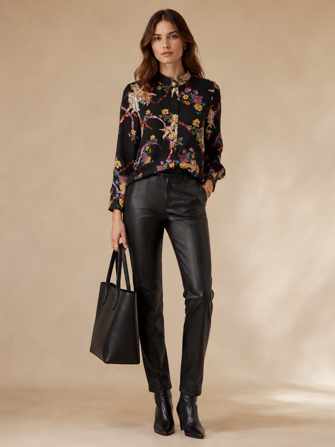 Statement-Bluse „Engel-Motiven“ Schwarz | Multicolor