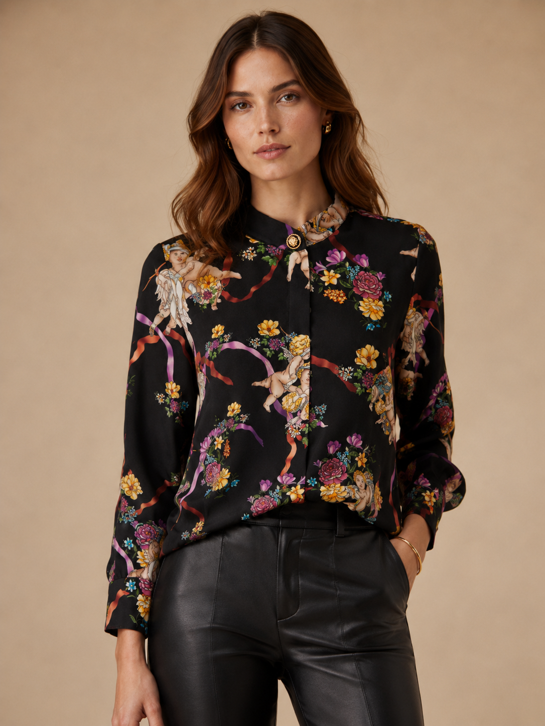 Statement-Bluse „Engel-Motiven“ Schwarz | Multicolor