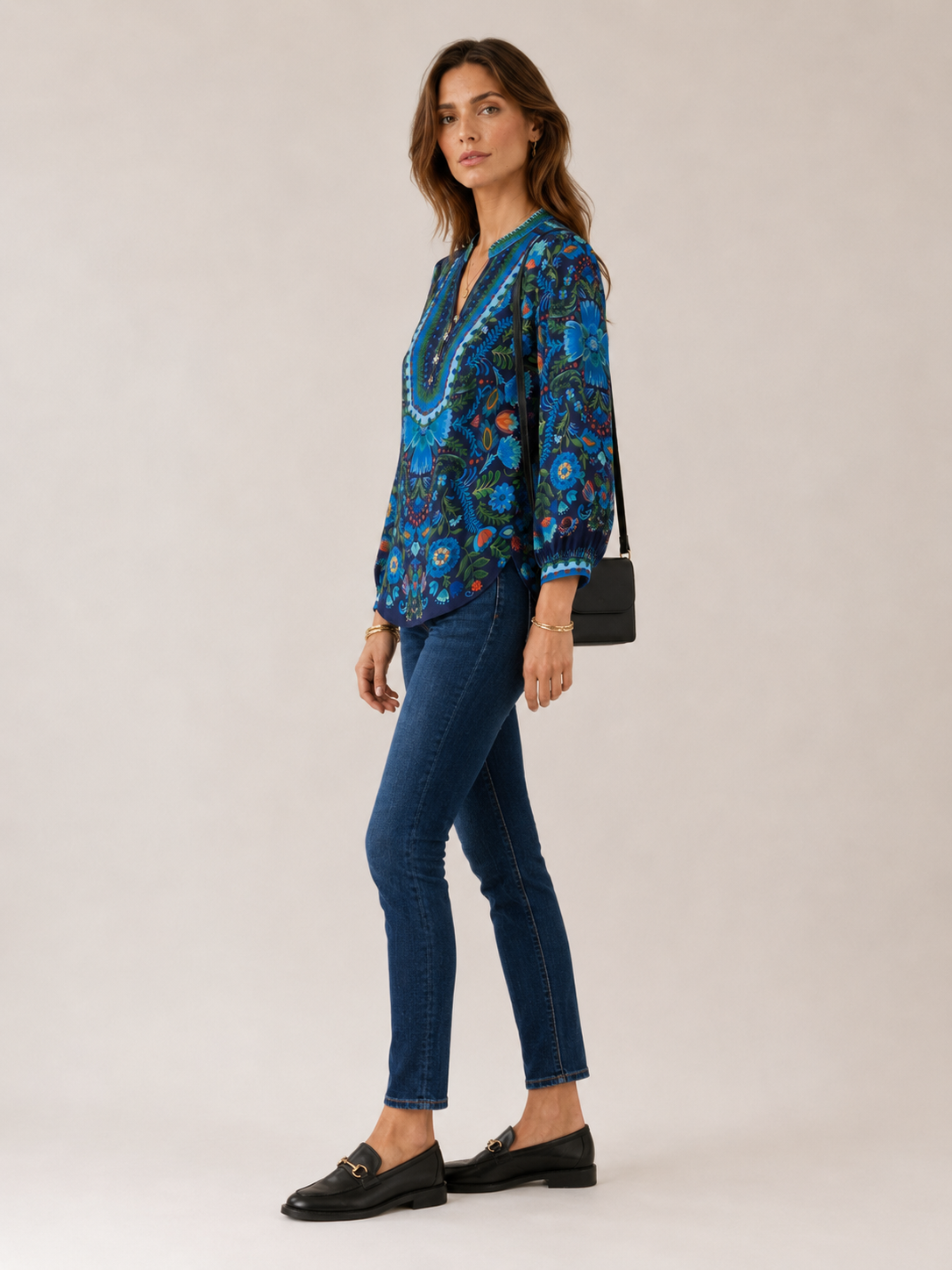 Bohemian-Chic-Bluse „Florale Eleganz“ Blau | Multicolor