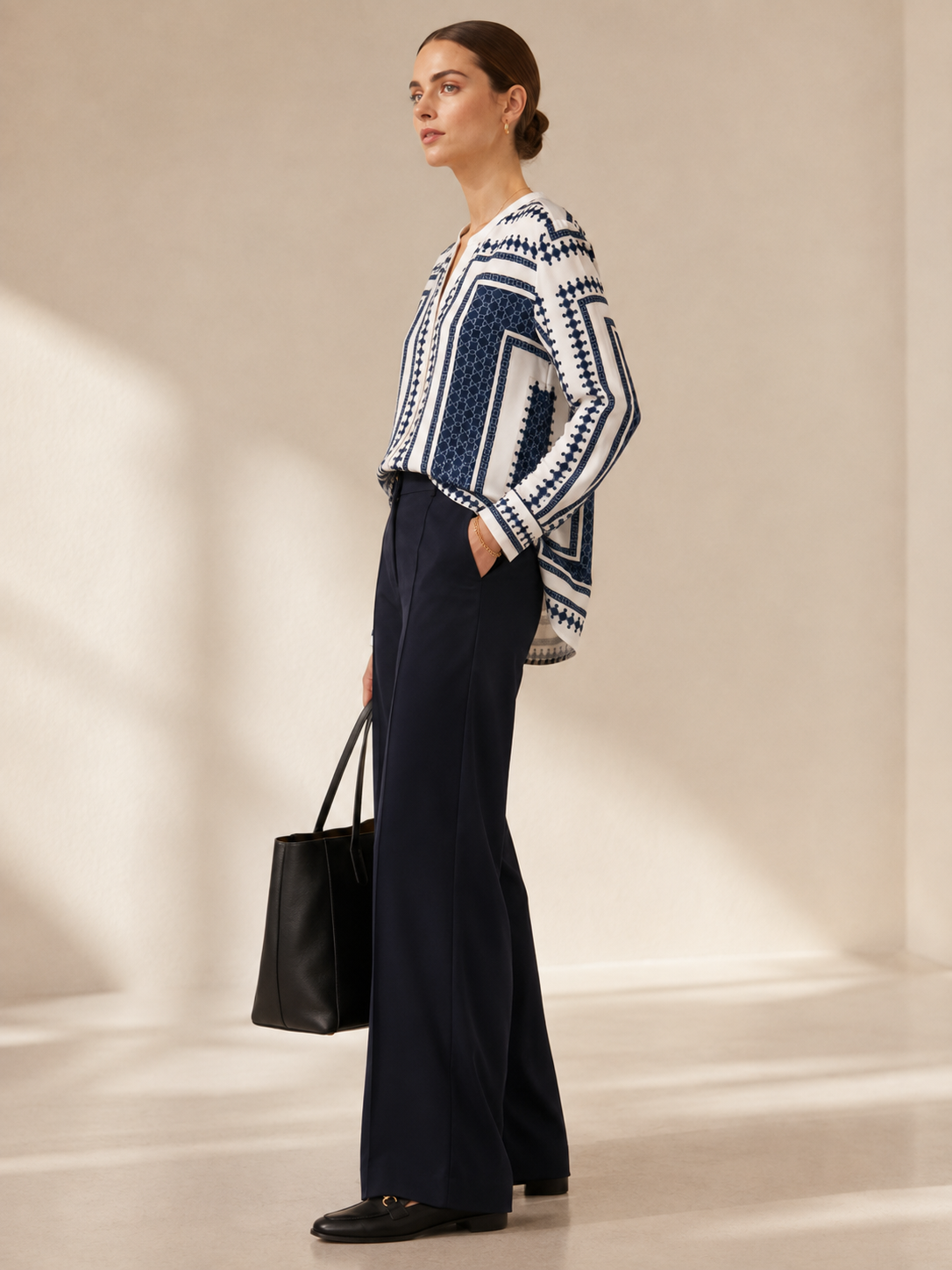 Statement-Bluse „Bordüren-Print“ Blau | Weiß