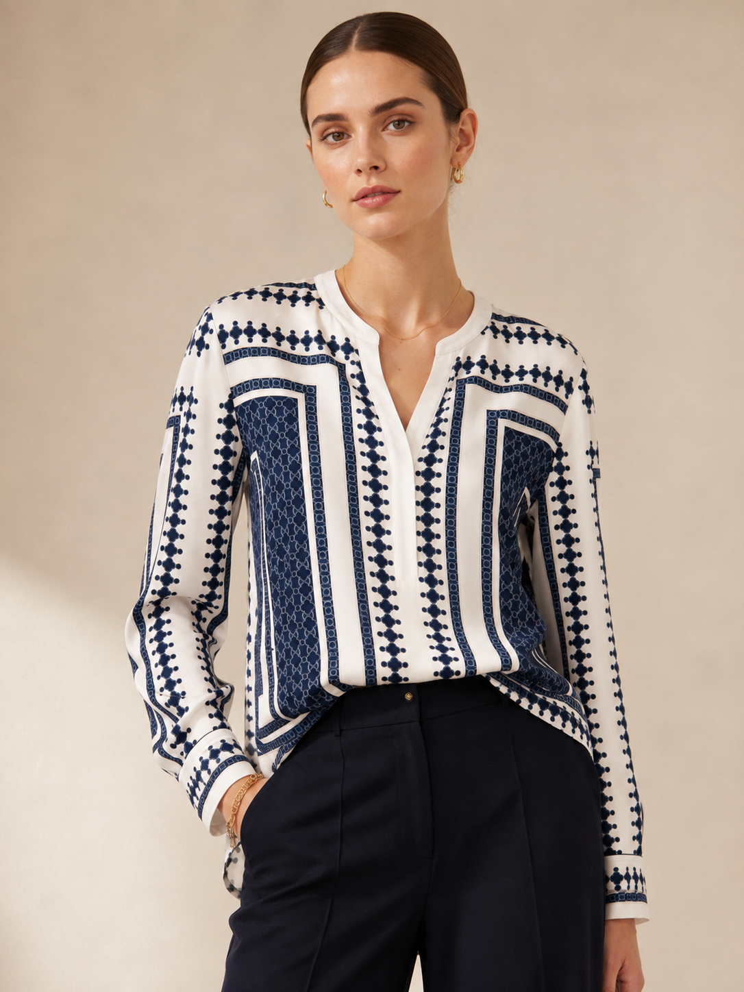 Statement-Bluse „Bordüren-Print“ Blau | Weiß