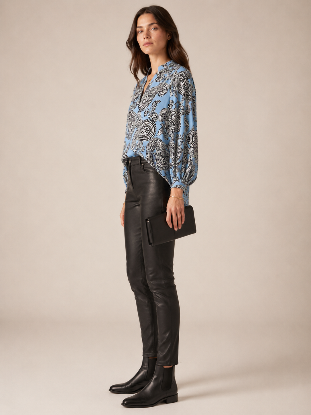 Seidenbluse „Paisley“ Hellblau | Schwarz | Weiß