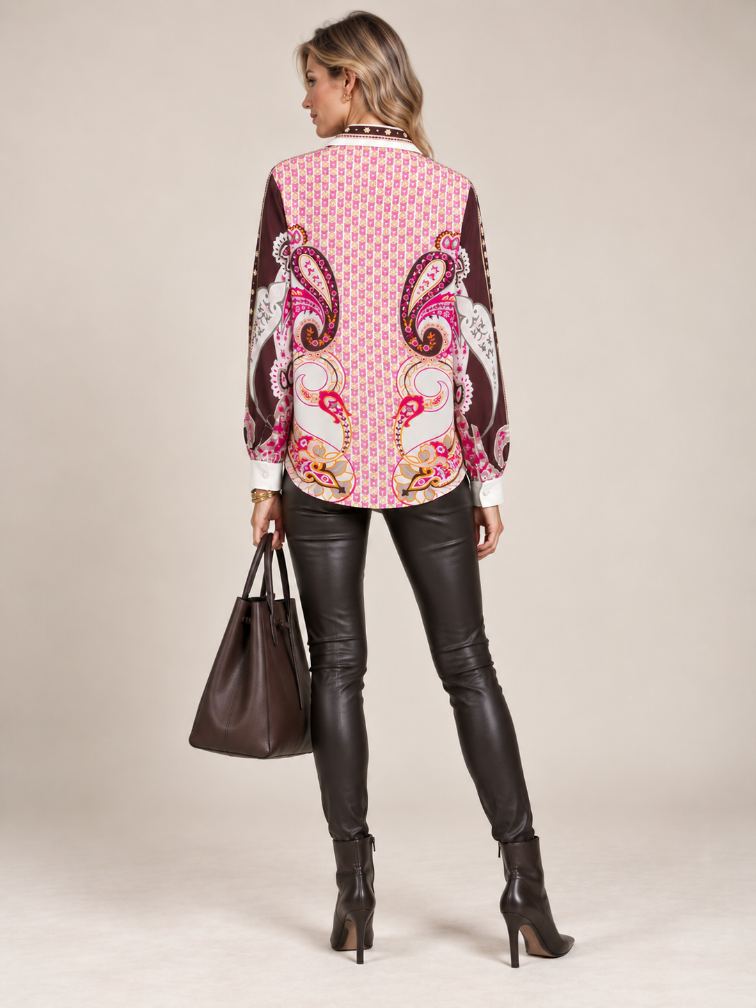 Die Ausdrucksstarke Seidenbluse „Paisley“ Pink | Braun | Weiß / Rückansicht