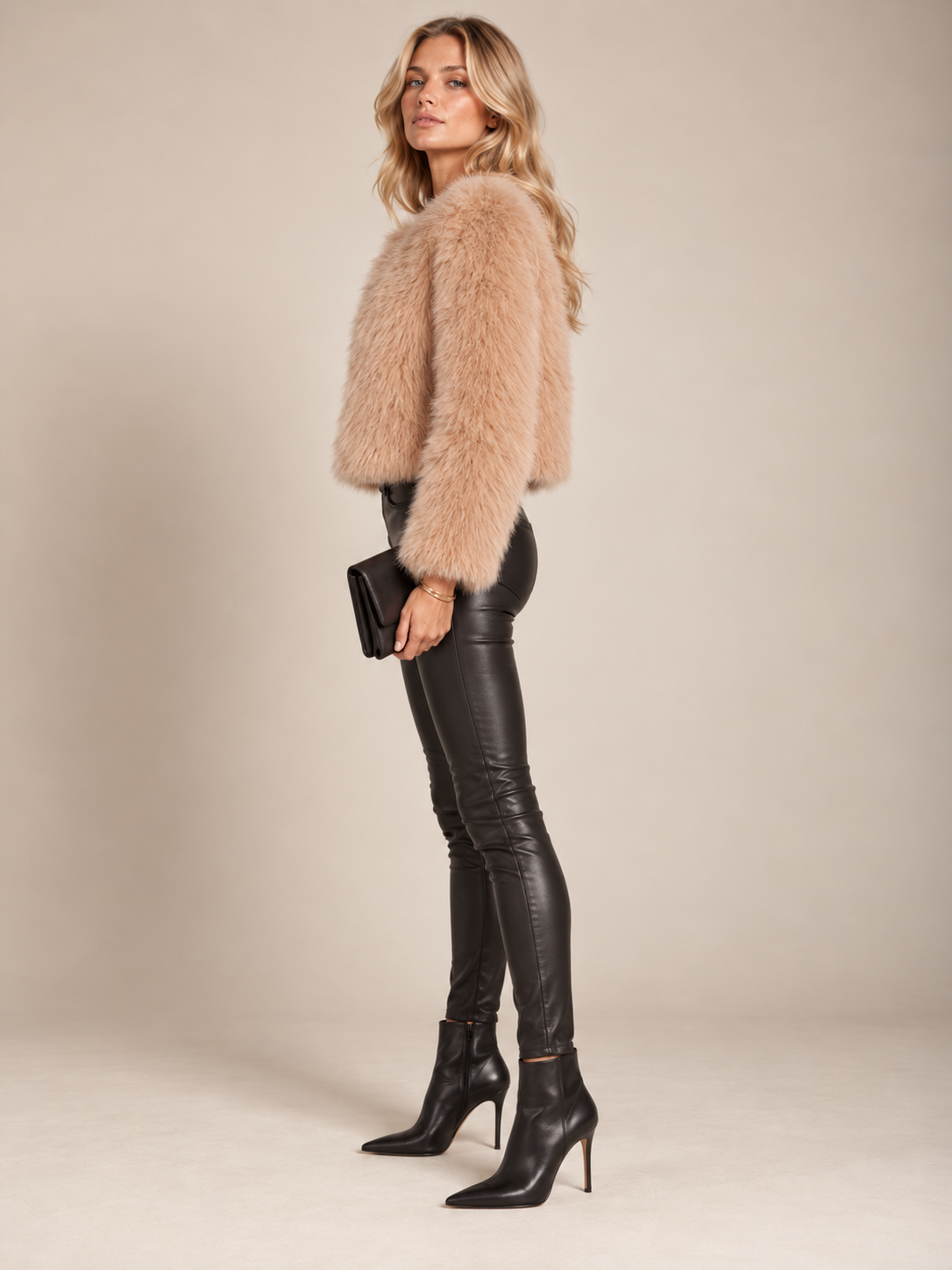 Kimmich Trikot / Kuschelige Eleganz Fake-Fur-Jacke Sand / Seitenansicht