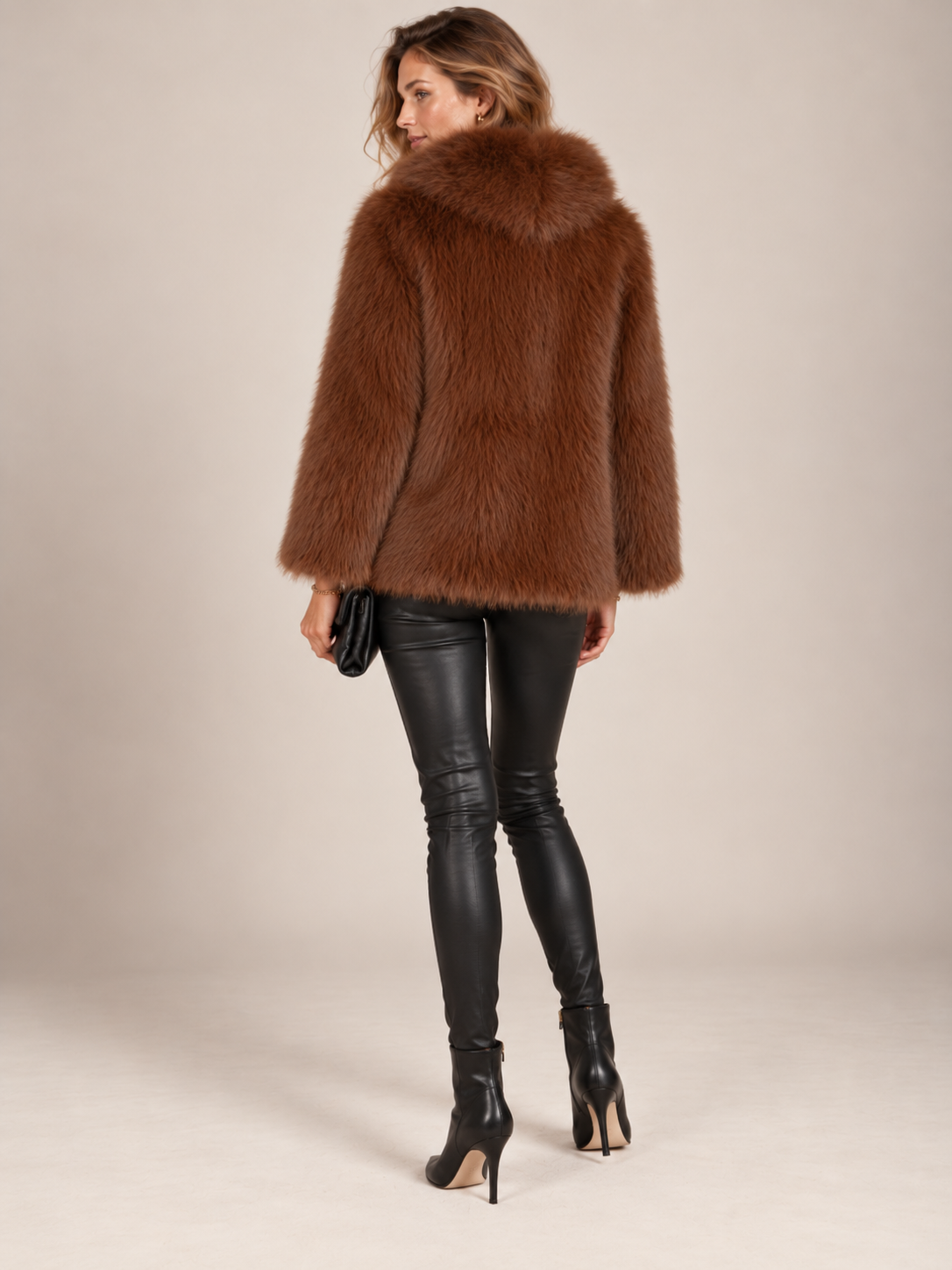 Kimmich Trikot / Mondäne Eleganz Fake-Fur-Jacke Nougat / Rückansicht