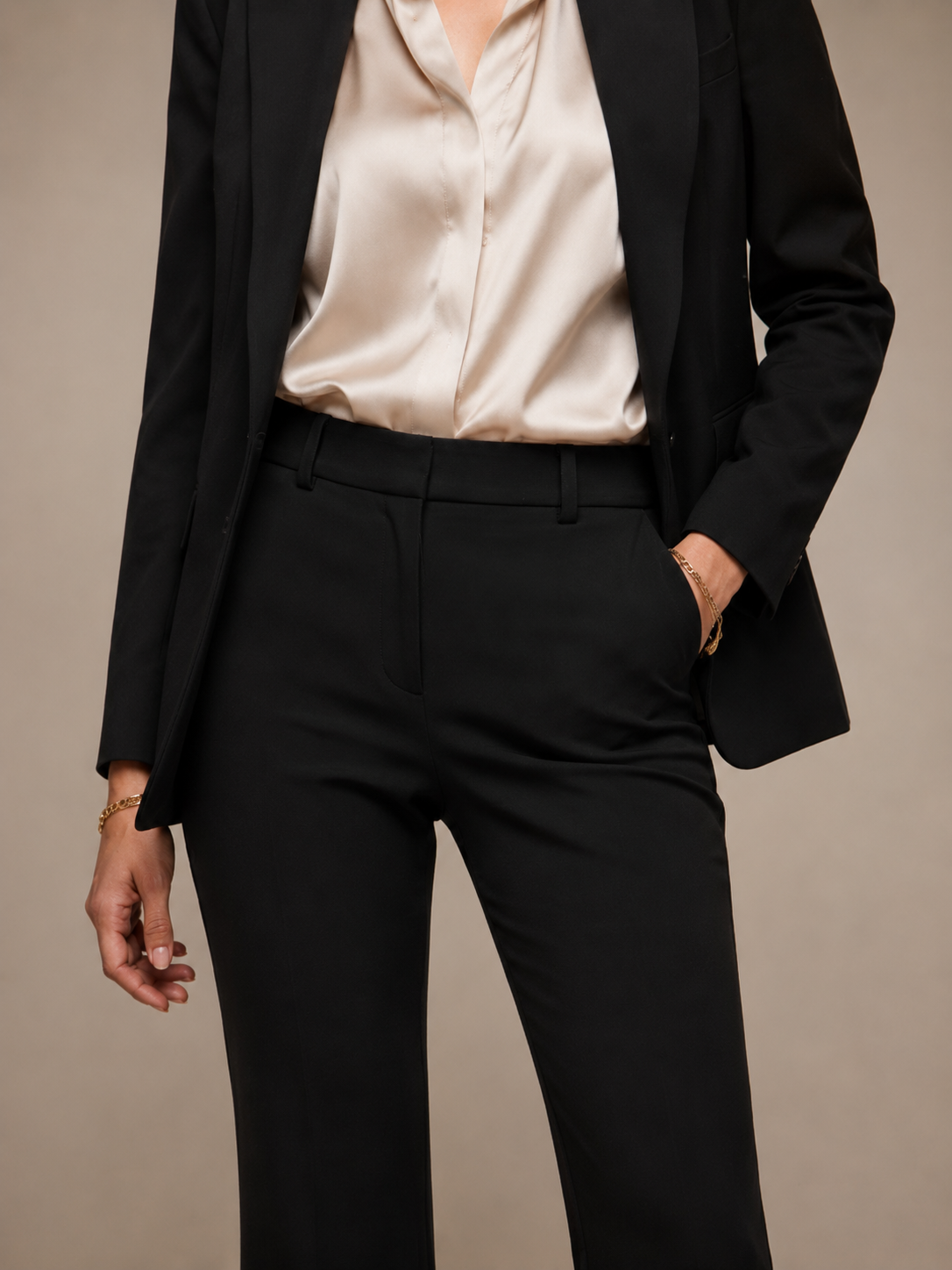Flared-Hose „Asha“ Schwarz
