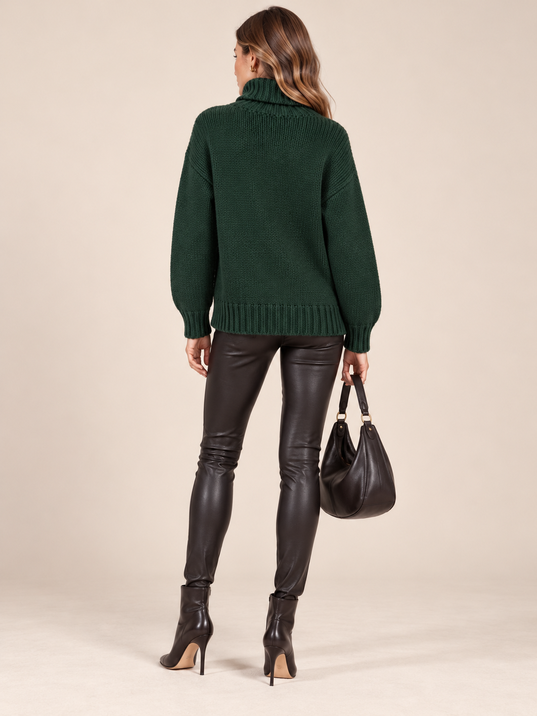 PURER LUXUS ZUM REINKUSCHELN: DER CASHMERE-PULLOVER „GABRIELLE“ VON SIMONE BRUNS / Rückansicht