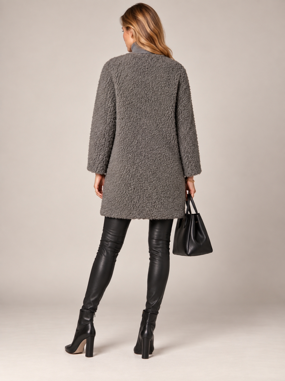 Vittoria Bini / KUSCHELIGER TEDDYMANTEL „CURLY“ Grau / Rückansicht