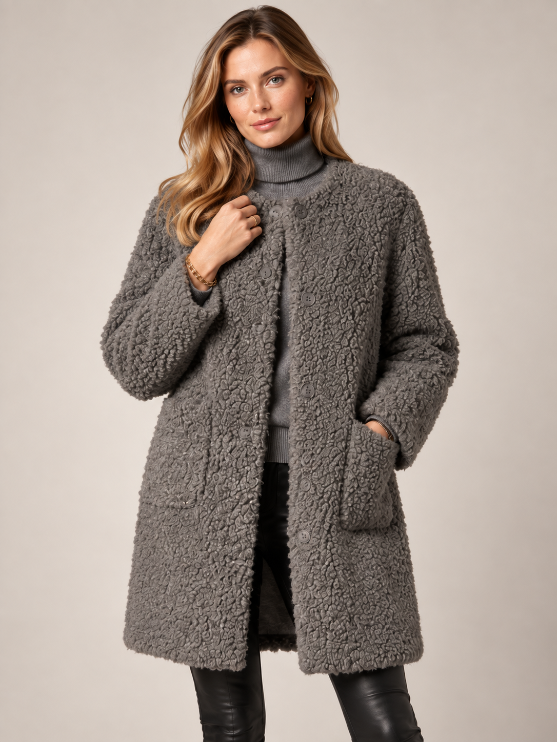 Vittoria Bini / KUSCHELIGER TEDDYMANTEL „CURLY“ Grau / Zoomansicht