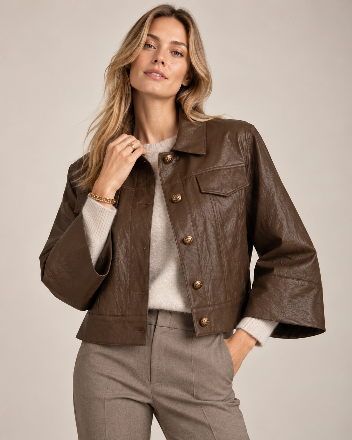 Erendira Laboratorio / MODERNER ITALIENISCHER CHIC | KASTIGE JACKE OLIVGRÜN / Zoomansicht