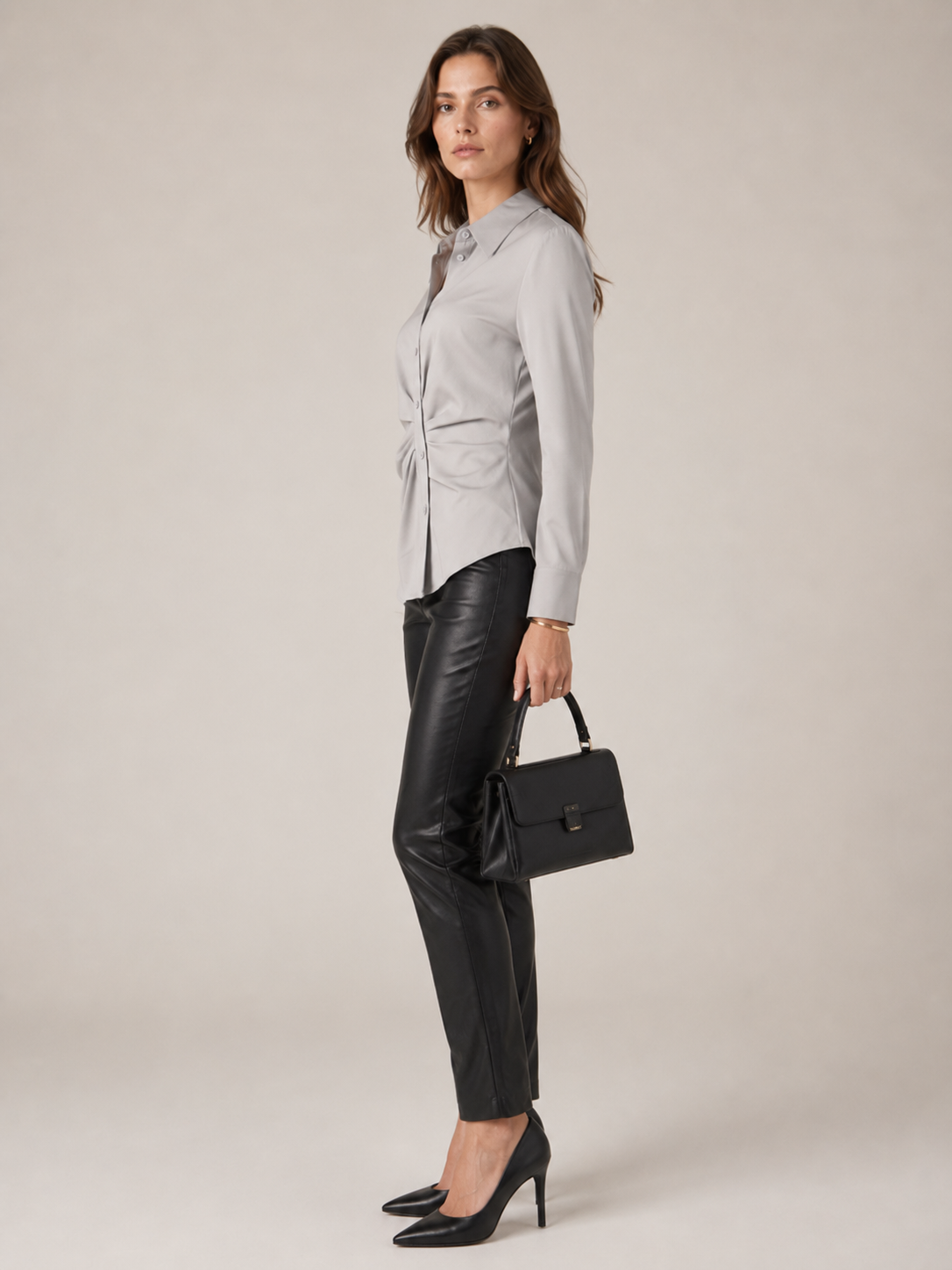 Drapierte Bluse „LARA“ Edles Silbergrau mit luxuriösem Seidenglanz