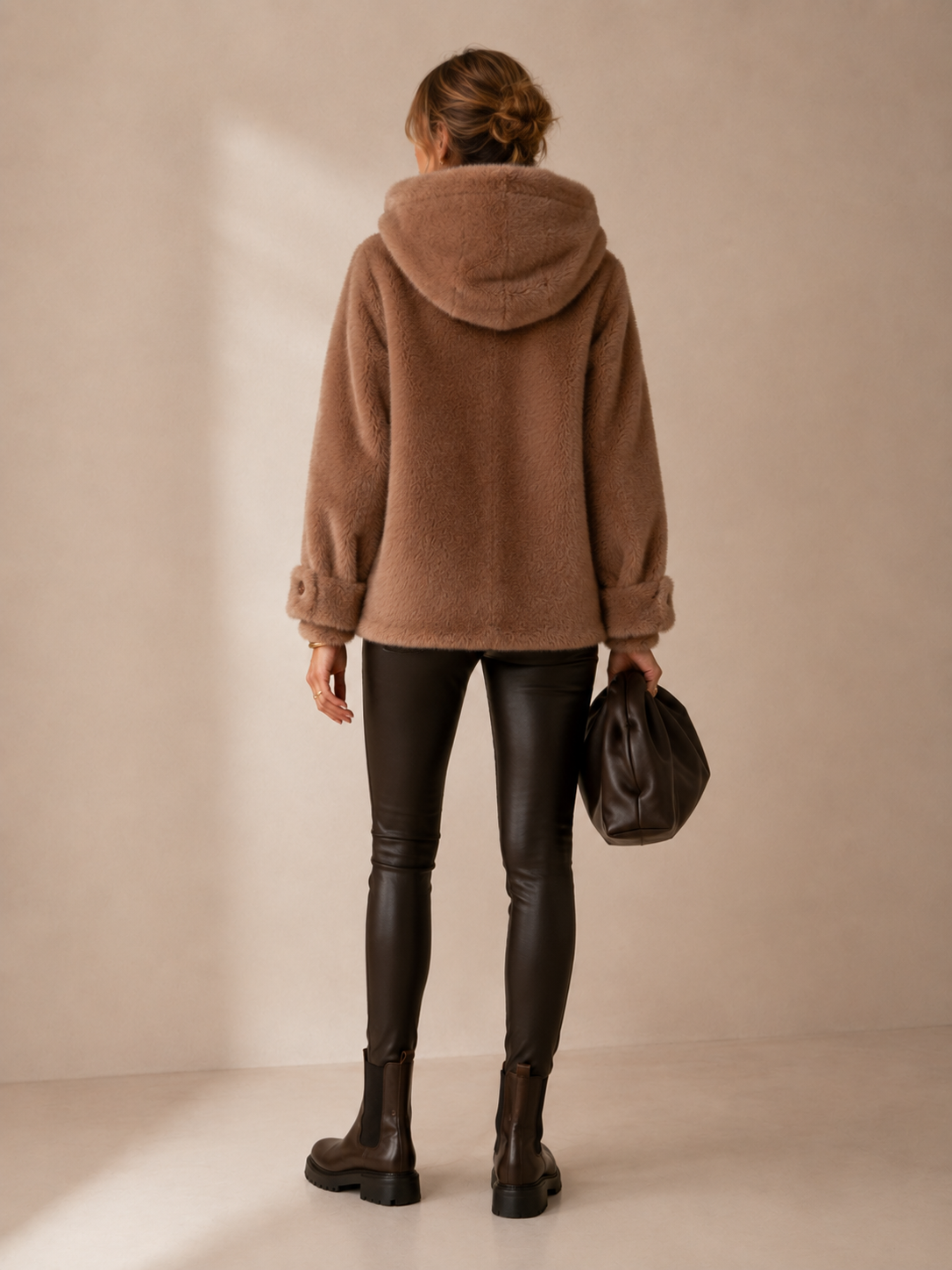 Artico Exklusive Kuschelige Fake-Fur-Jacke Taupe Braun - Textur & Detail