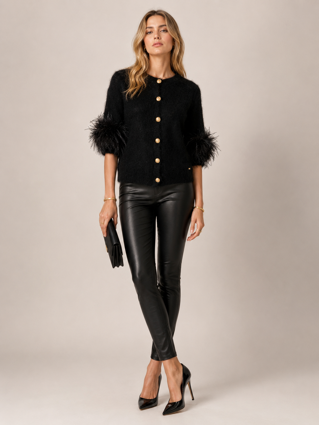 Blossom & Co. Statement-Strickjacke Federbesatz Schwarz - Editorial-Ansicht