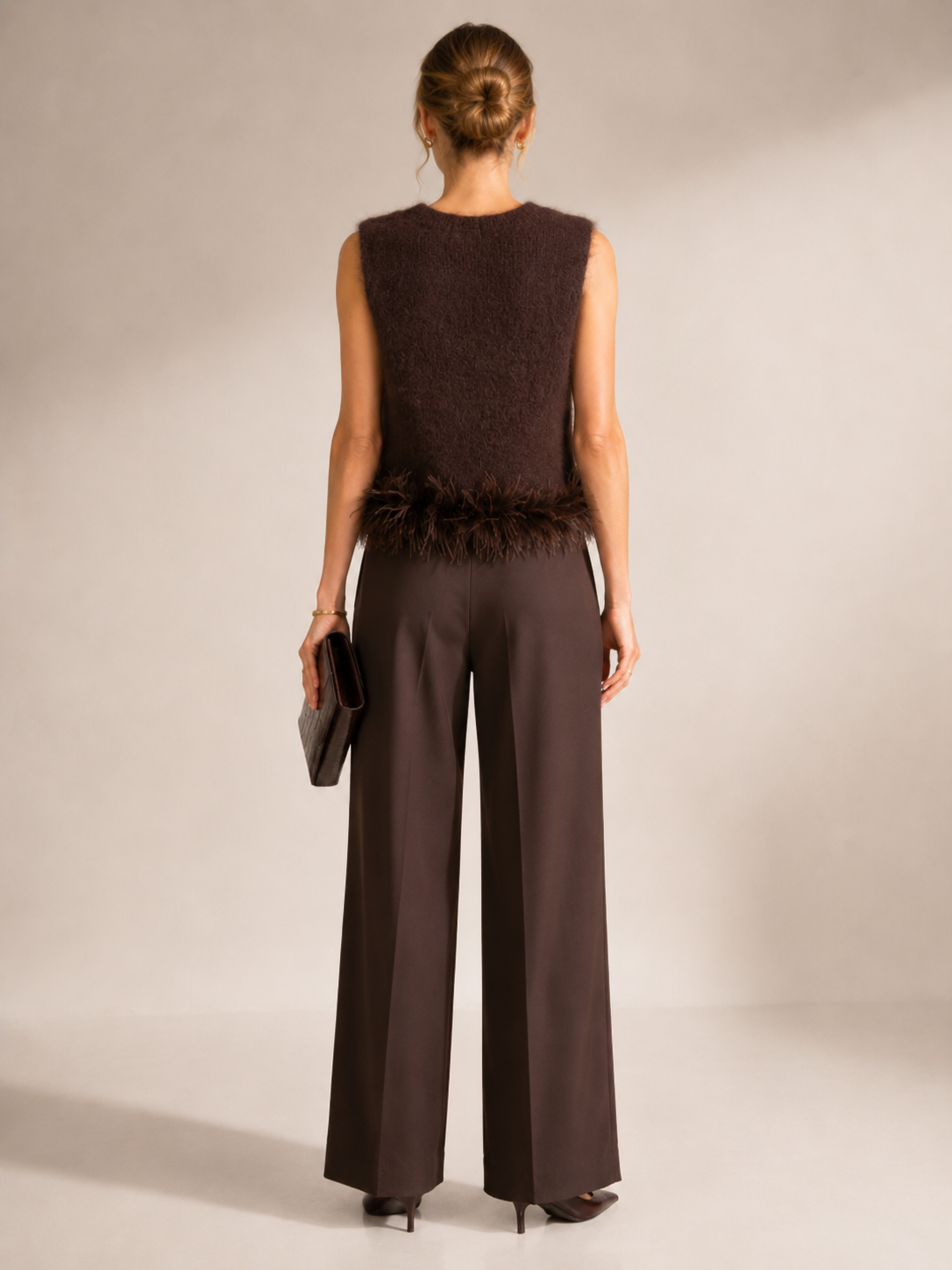 Blossom & Co. Statement-Strick-Top Federbesatz Schokobraun - Textur & Detail