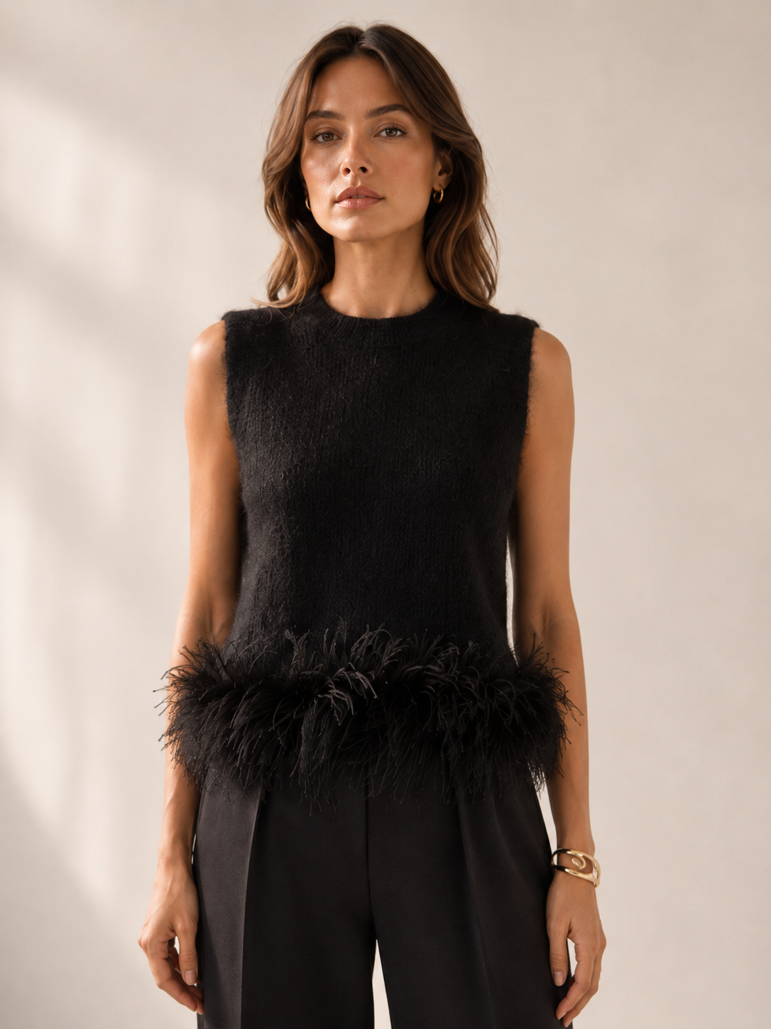 Blossom & Co. Statement-Strick-Top Federbesatz Schwarz - Lookbook-Impression