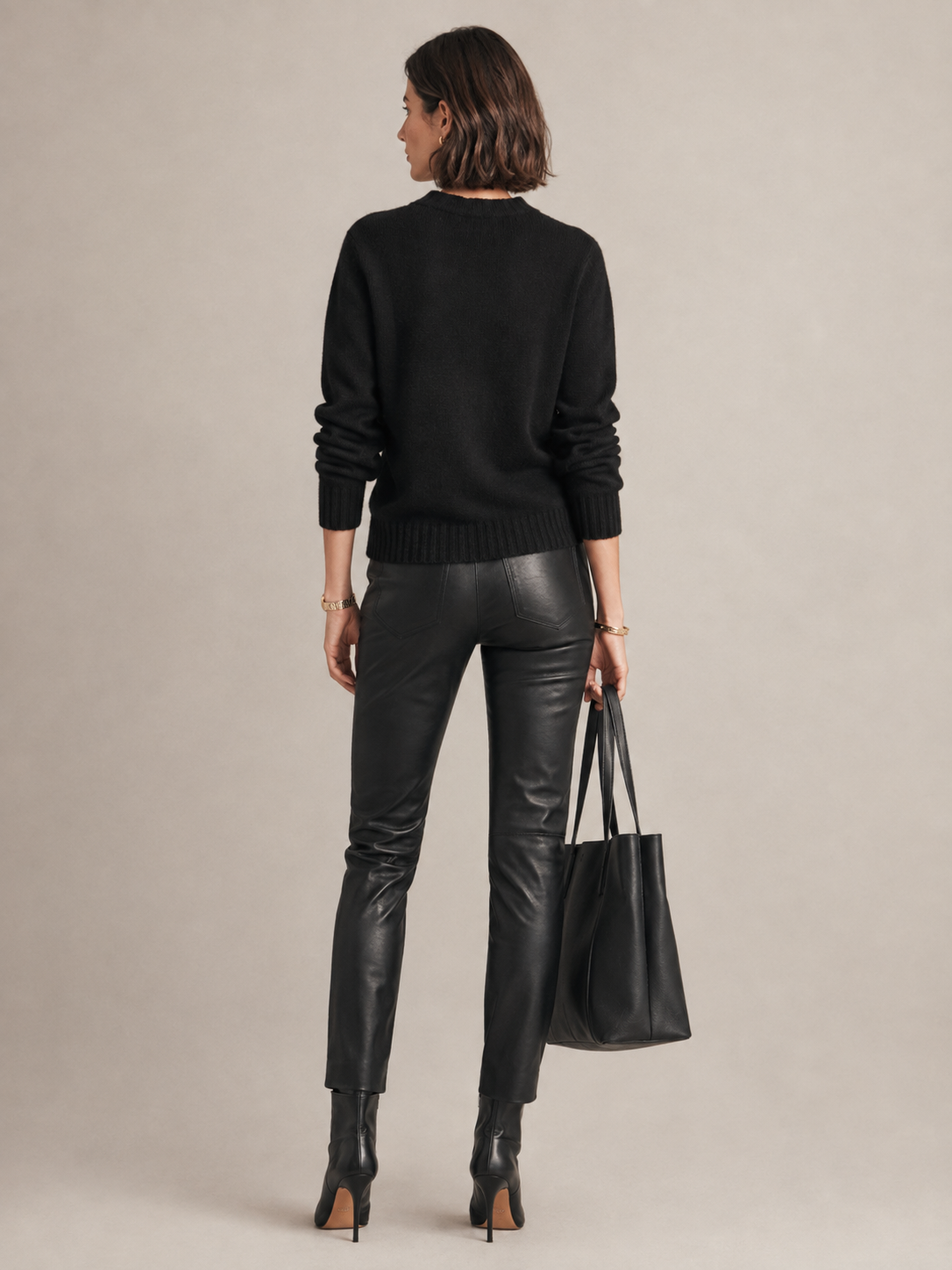 Blossom & Co. Zeitloser Kaschmir-Pullover Schleife Schwarz - Textur & Detail