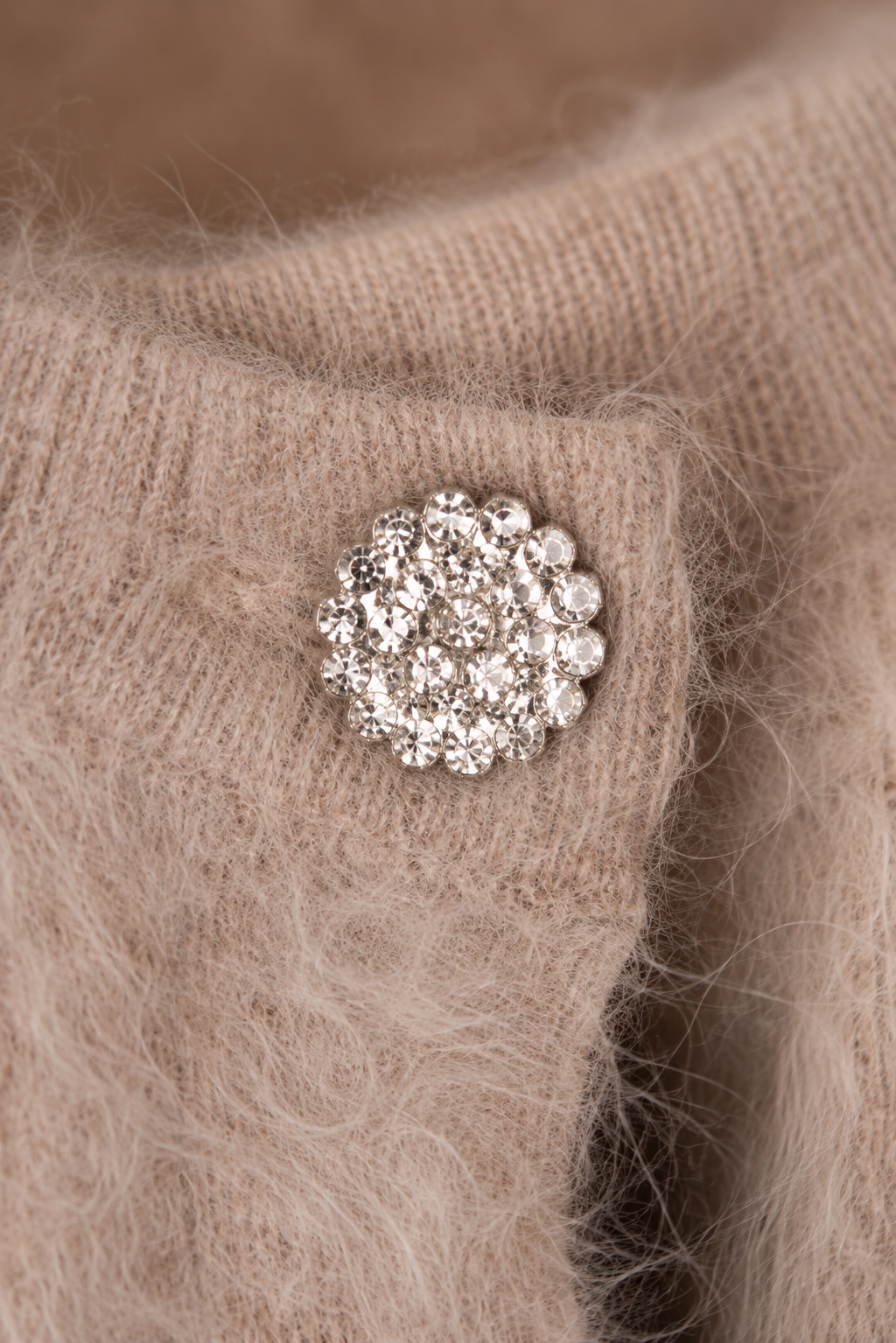Flauschige Kaschmir-Strickjacke „Schmuckknöpfe“ Beige/Taupe