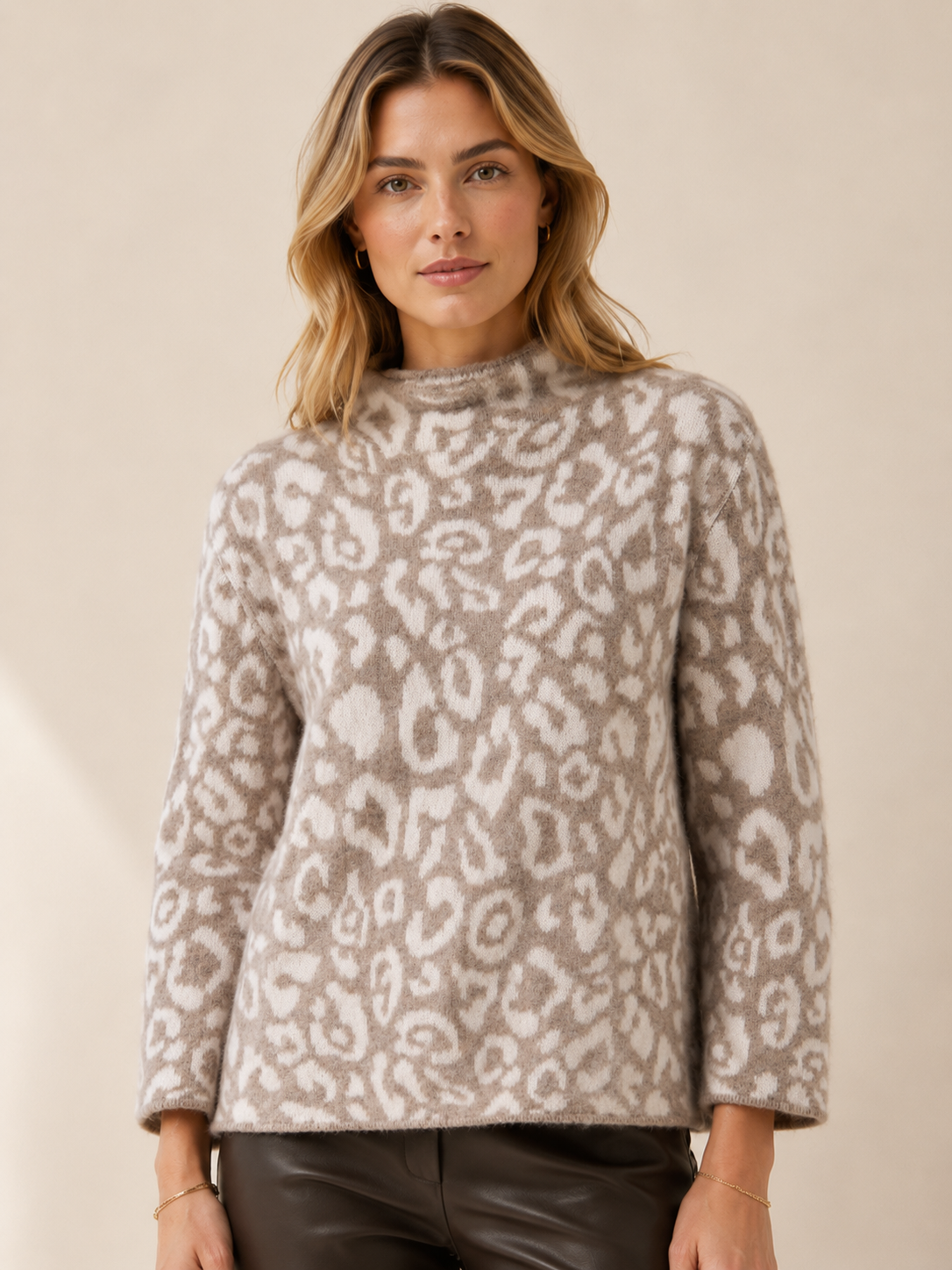 Animal-Print Pullover Taupe-Weiß-Farbgebung
