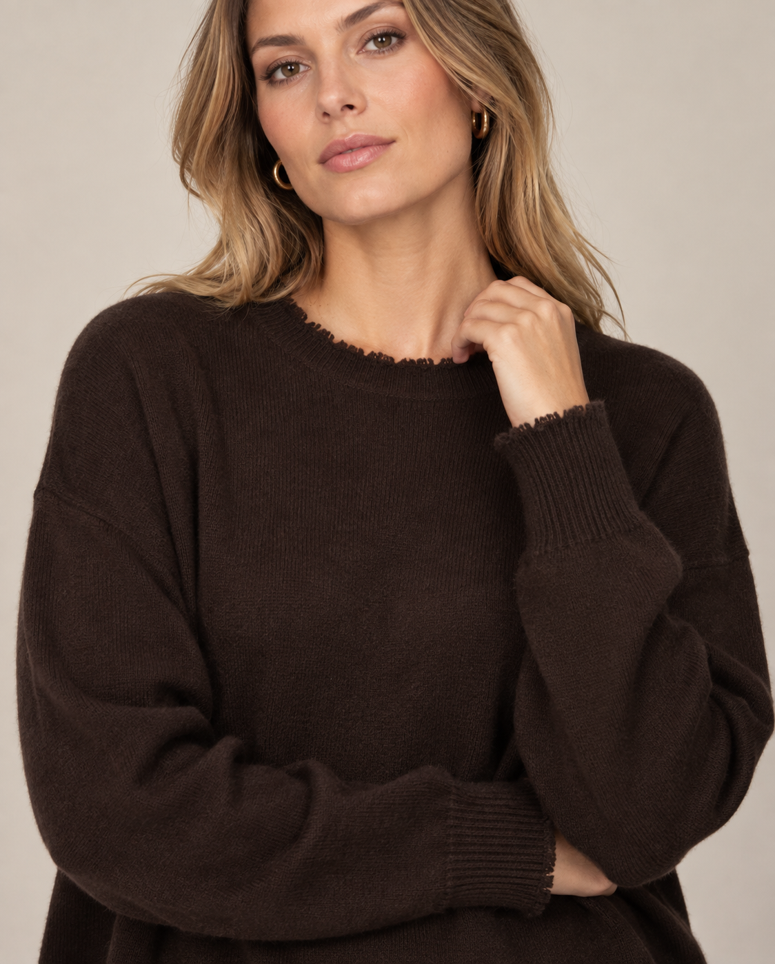 Blossom & Co. Kaschmir Signature Pullover Schokobraun - Lookbook-Impression