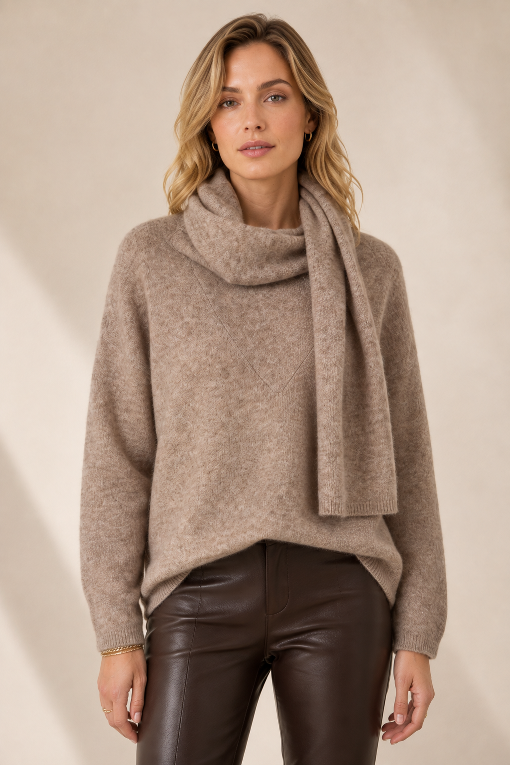 Pullover mit integriertem Schal Melange Taupe