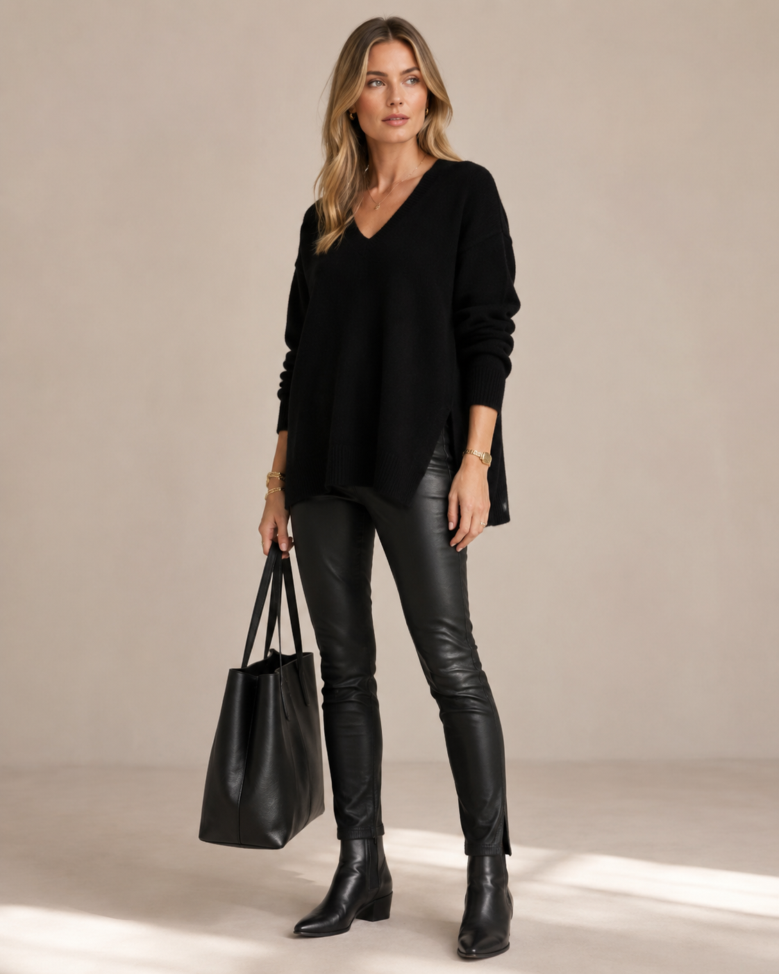 Blossom & Co. Zeitloser Kaschmir-Pullover Schwarz - Editorial-Ansicht