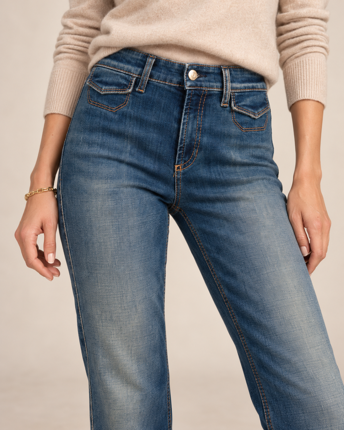 INDIVIDUELLE LÄSSIGKEIT UND CLEVERE DETAILS: DIE JEANS „FABIENNE POCKET“ VON CAMBIO / Zoom Studio Grünwald
