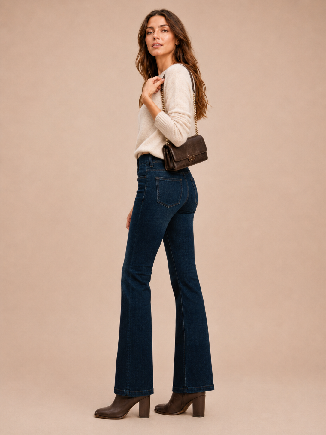 Flared-Jeans „Tessa“ Dunkelblaue Waschung