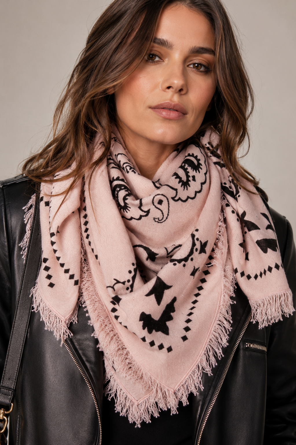 Kaschmir-Viereckstuch „Bandana-/Paisley“ Zartrosa | Schwarz