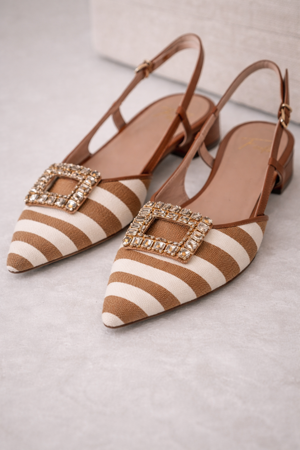 Die Kristall-Slingbacks Weiß | Camel