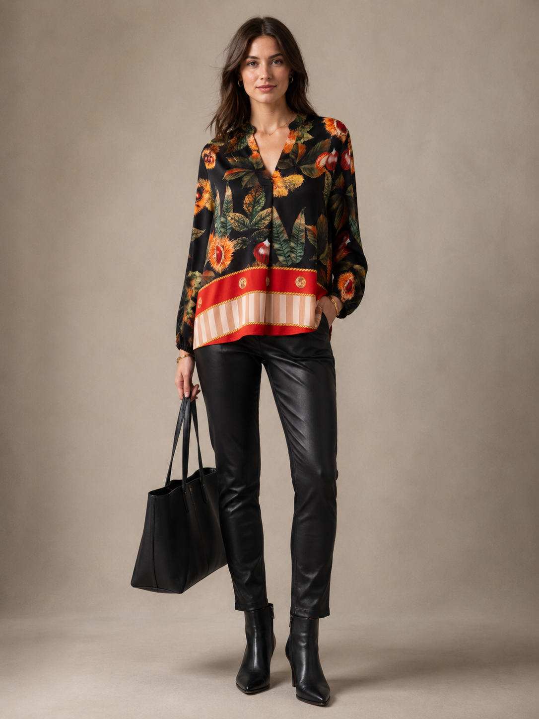 Statement-Bluse „Kastanien & Blätter“ Schwarz | Multicolor