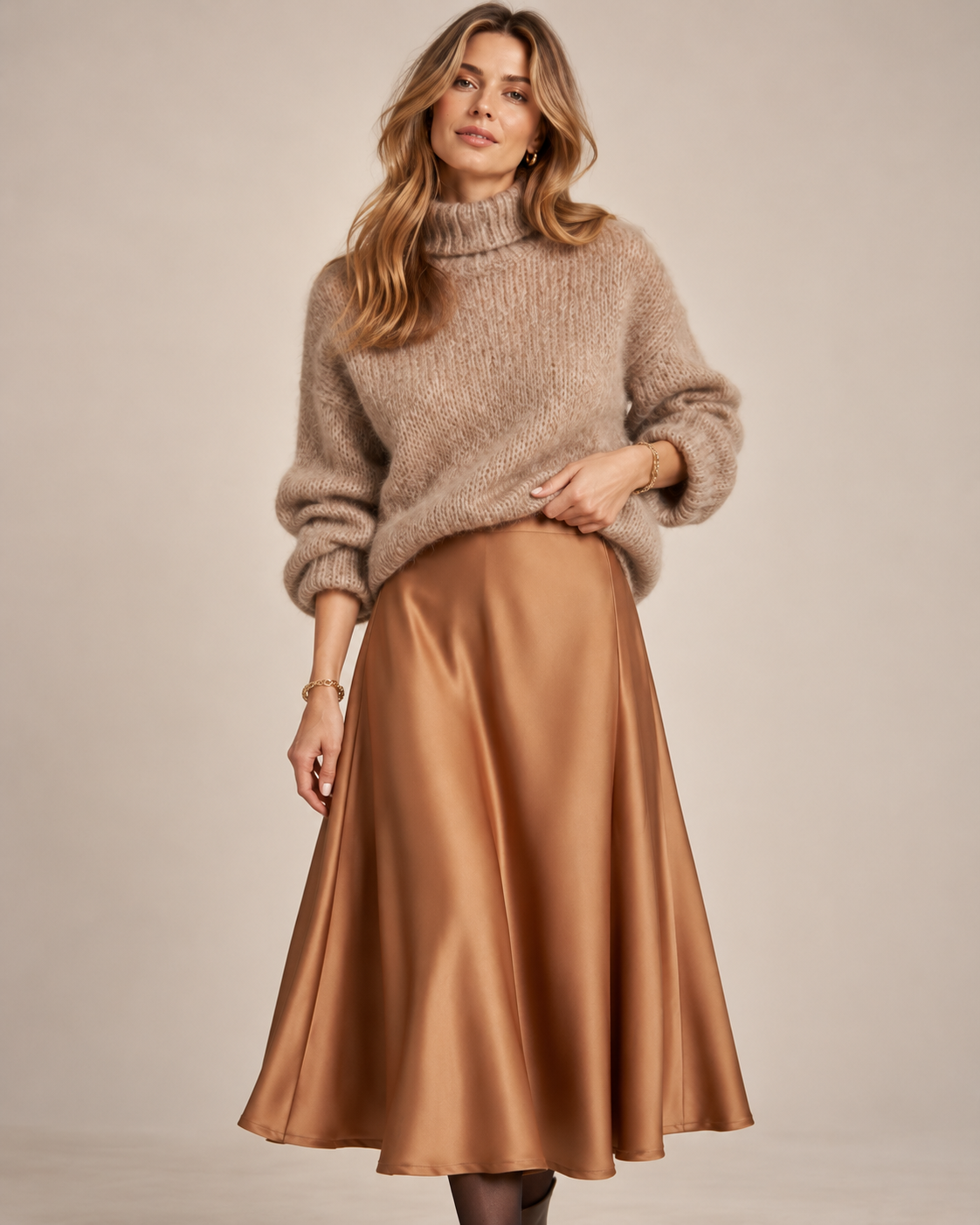 FLEUR / GOLDENER GLANZ: DER SATIN-MIDI-ROCK BEIGE-GOLD / Zoomansicht
