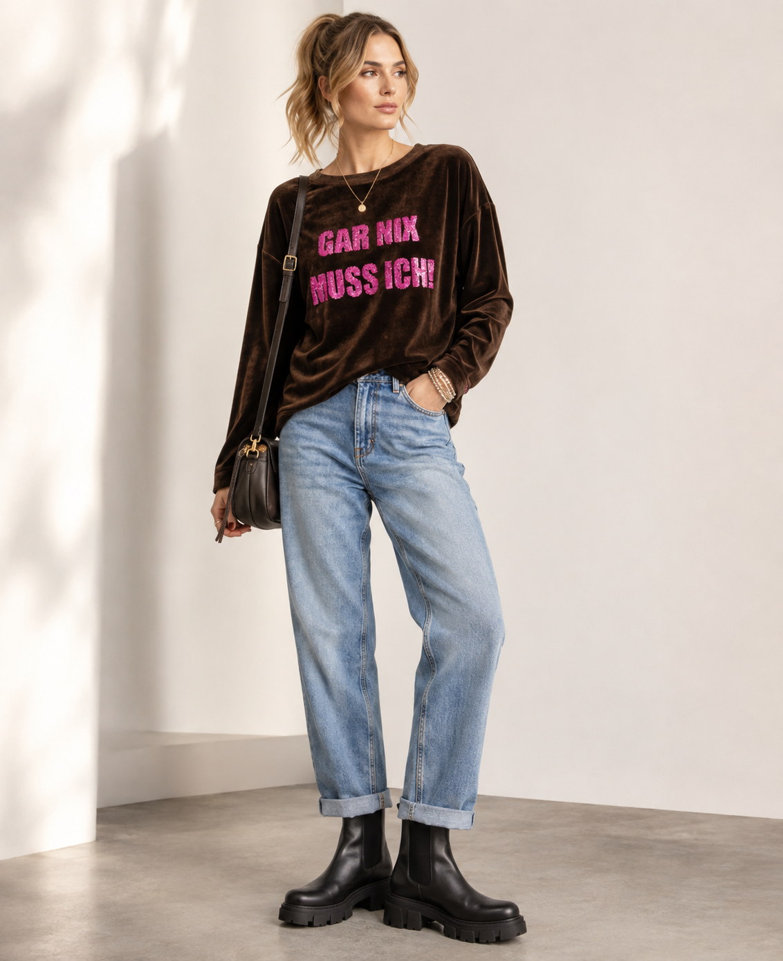 Samt-Sweatshirt „Gar nix muss ich!“ Braun | Pink